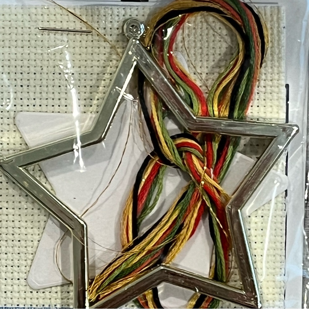 NWT Set of 2 NeedleMagic Inc Holiday Stitch ‘N Frame Counted Cross Stitch Kits - Picture 7 of 13